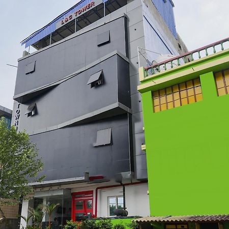 Super Town House Hi5 Aditya International Μπουμπάνεσβαρ Εξωτερικό φωτογραφία