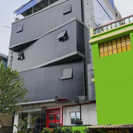 Super Town House Hi5 Aditya International Μπουμπάνεσβαρ Εξωτερικό φωτογραφία