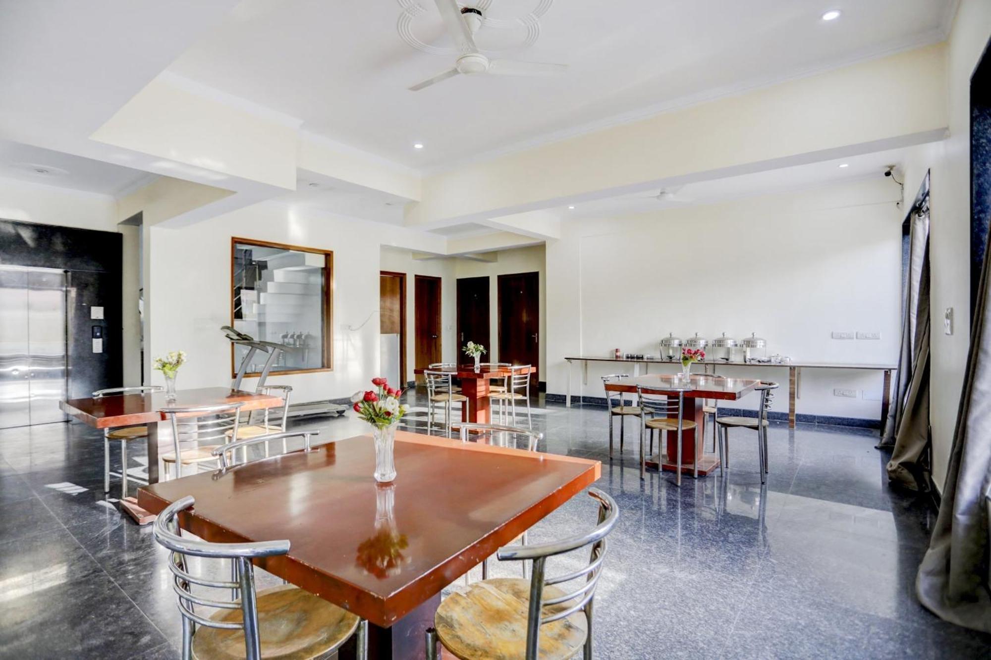 Super Town House Hi5 Aditya International Μπουμπάνεσβαρ Εξωτερικό φωτογραφία