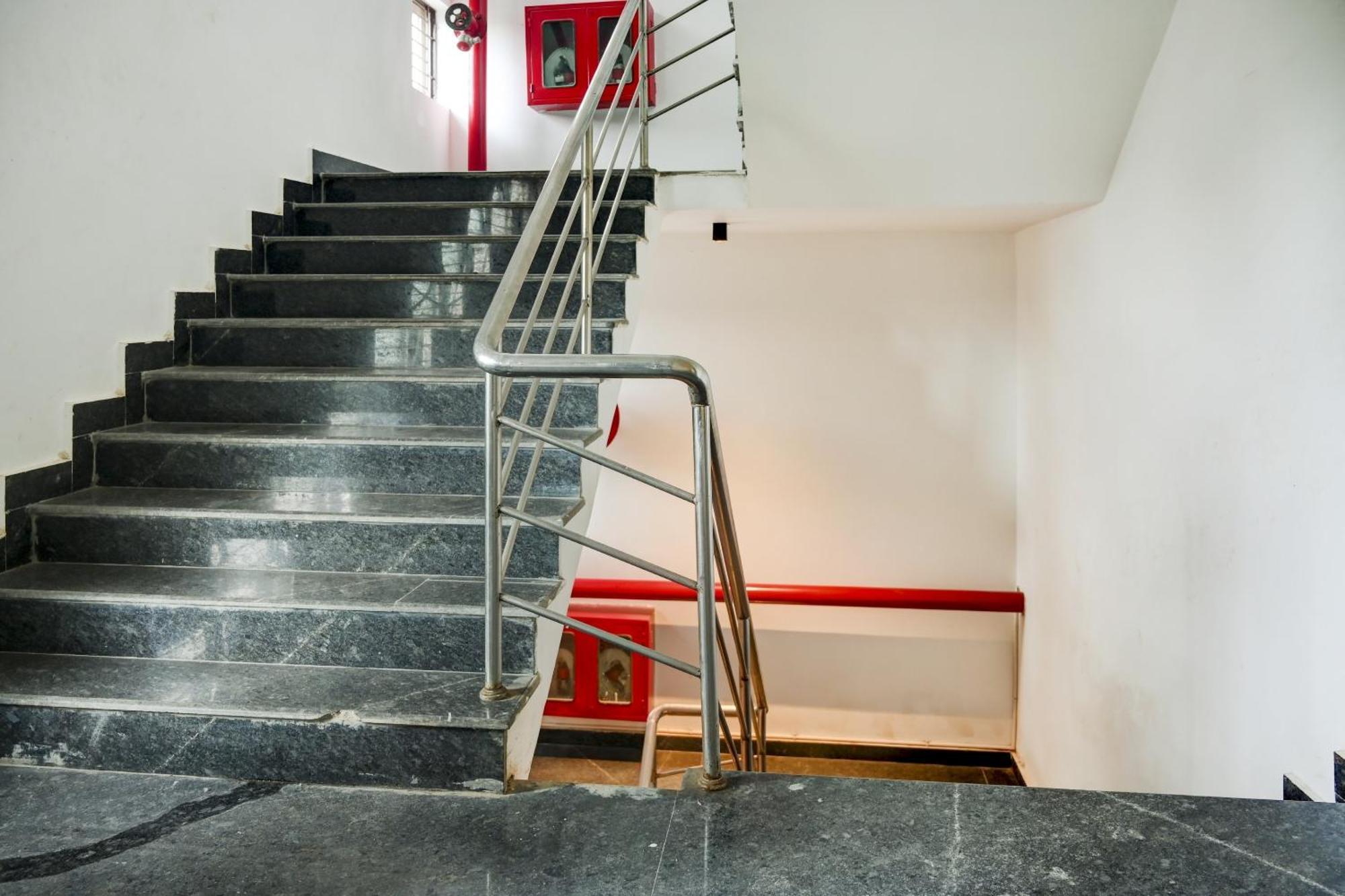 Super Town House Hi5 Aditya International Μπουμπάνεσβαρ Εξωτερικό φωτογραφία
