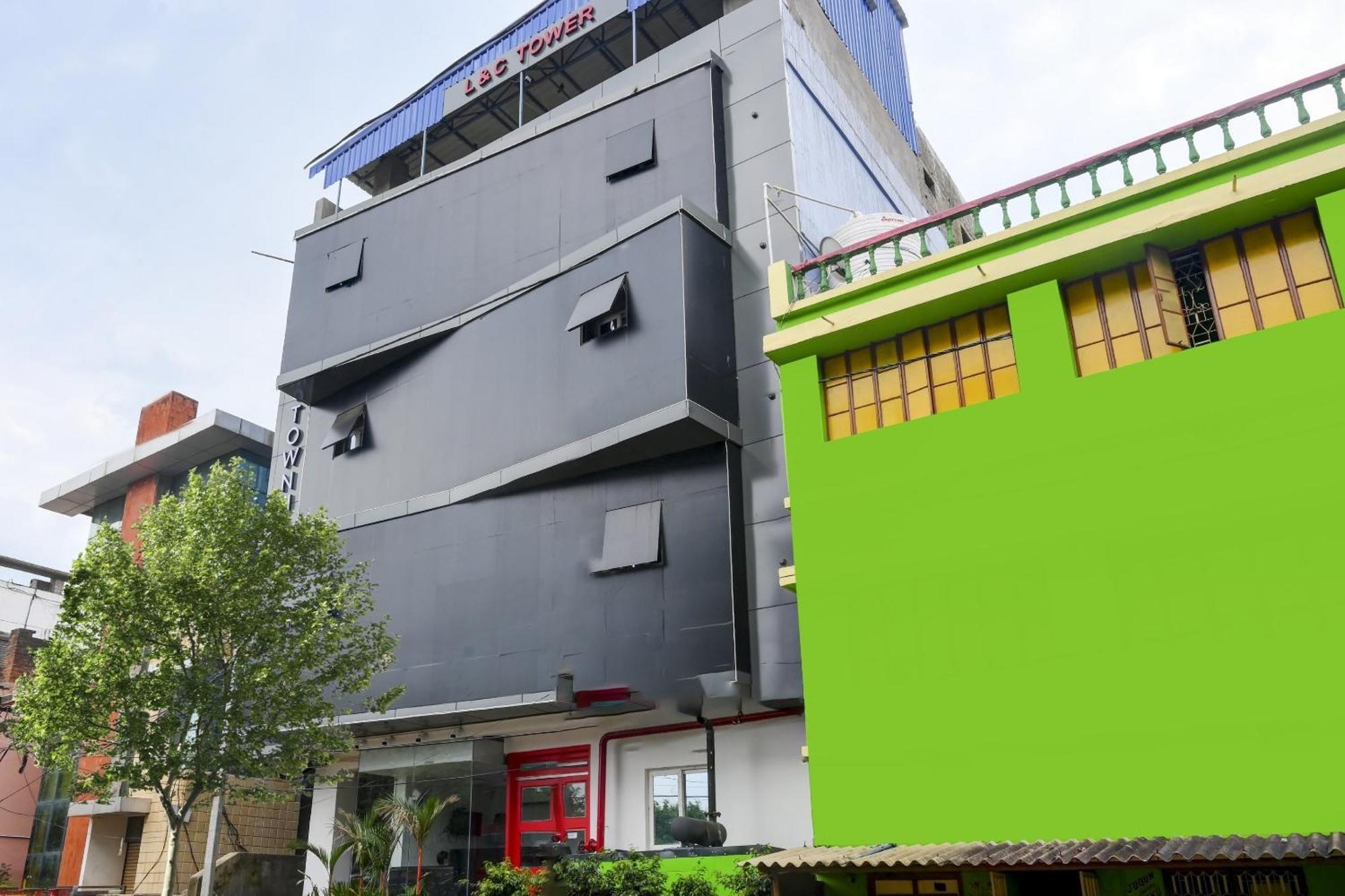 Super Town House Hi5 Aditya International Μπουμπάνεσβαρ Εξωτερικό φωτογραφία