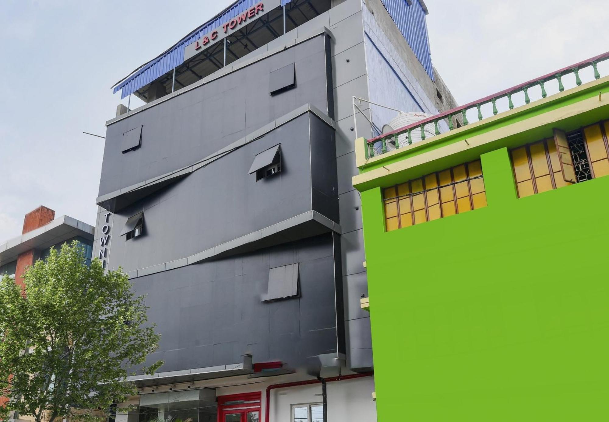 Super Town House Hi5 Aditya International Μπουμπάνεσβαρ Εξωτερικό φωτογραφία