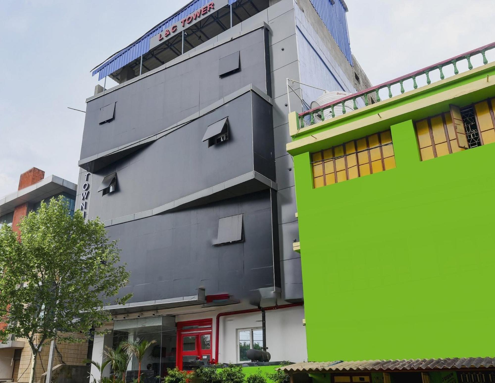 Super Town House Hi5 Aditya International Μπουμπάνεσβαρ Εξωτερικό φωτογραφία