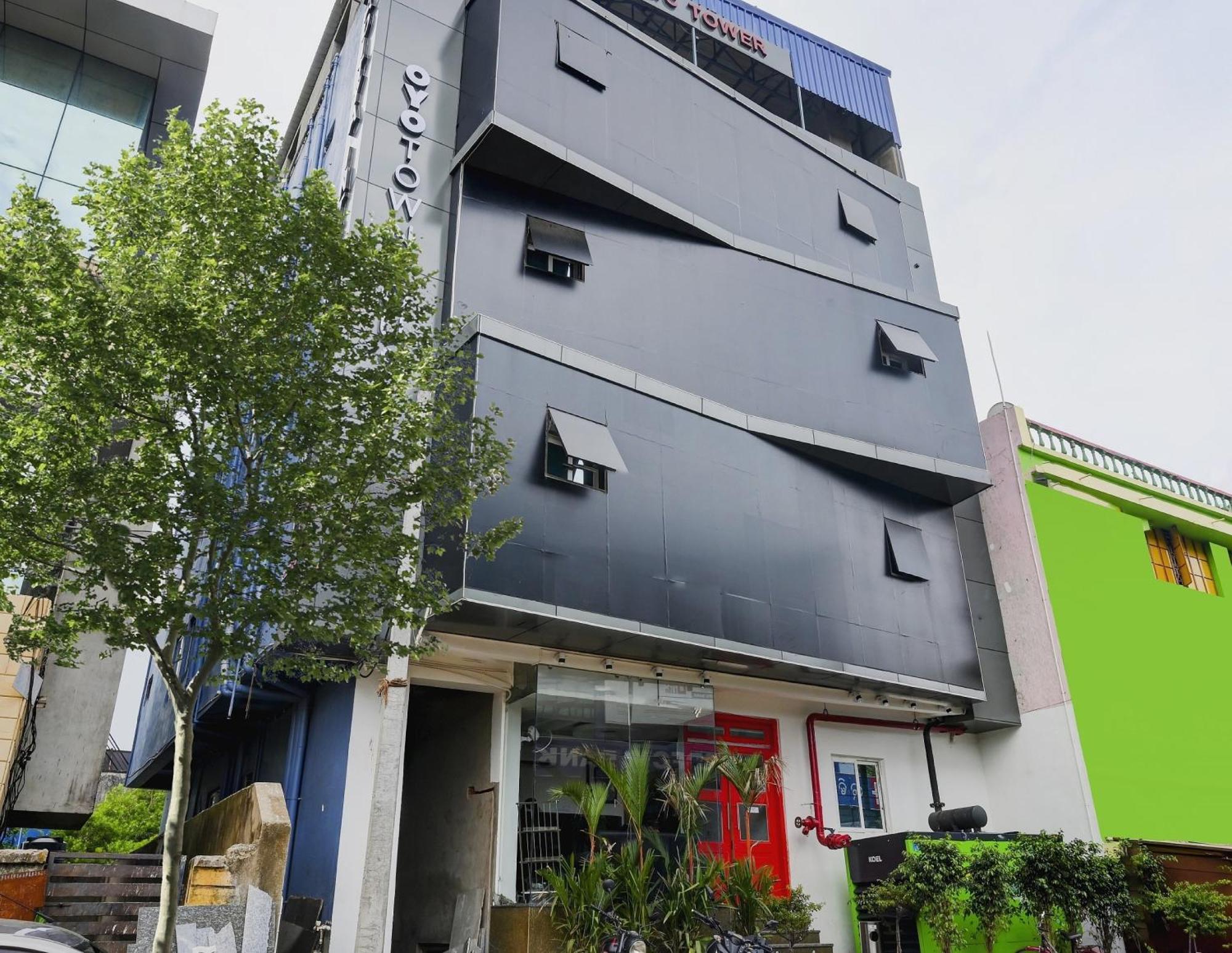 Super Town House Hi5 Aditya International Μπουμπάνεσβαρ Εξωτερικό φωτογραφία