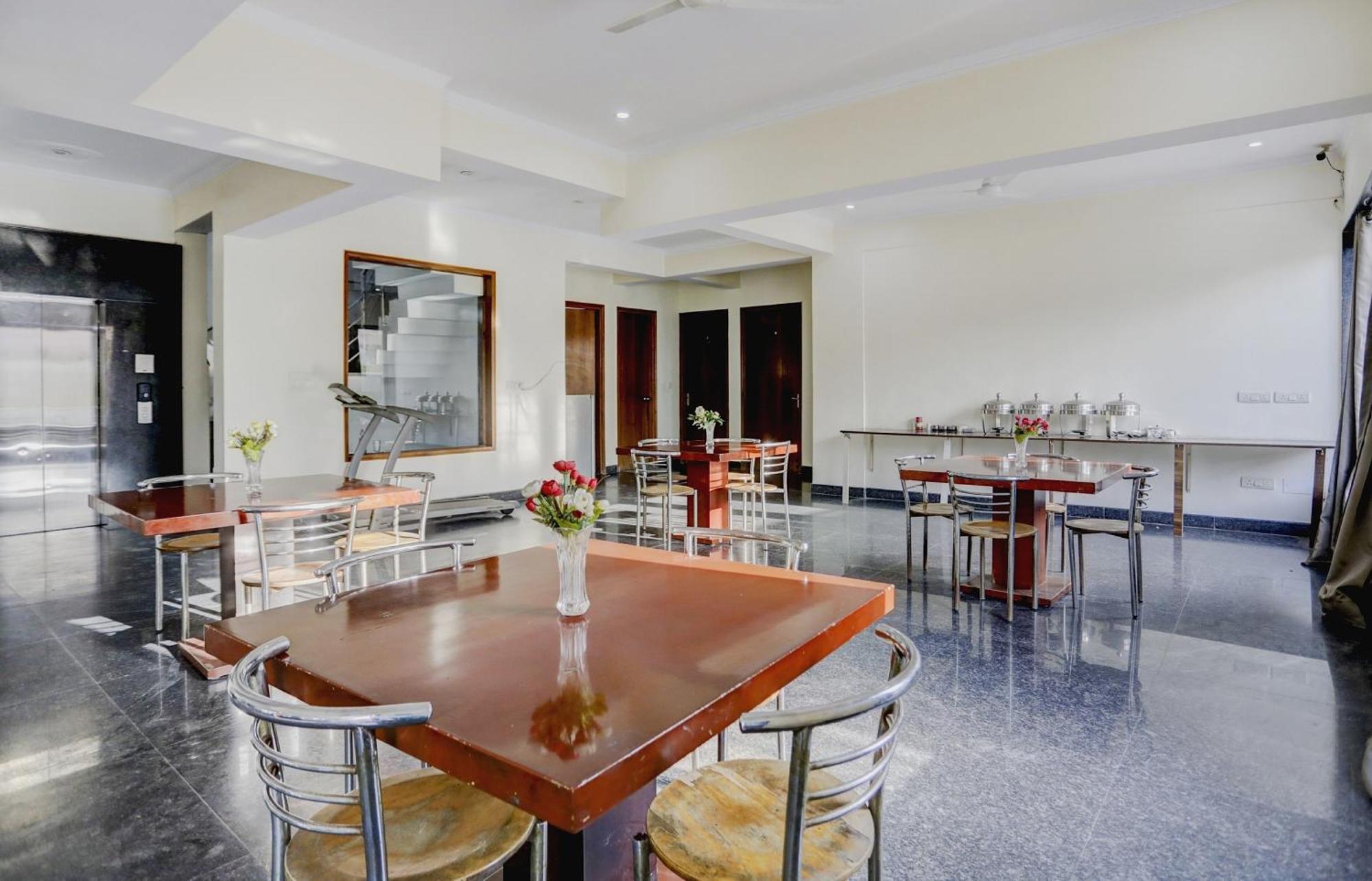 Super Town House Hi5 Aditya International Μπουμπάνεσβαρ Εξωτερικό φωτογραφία