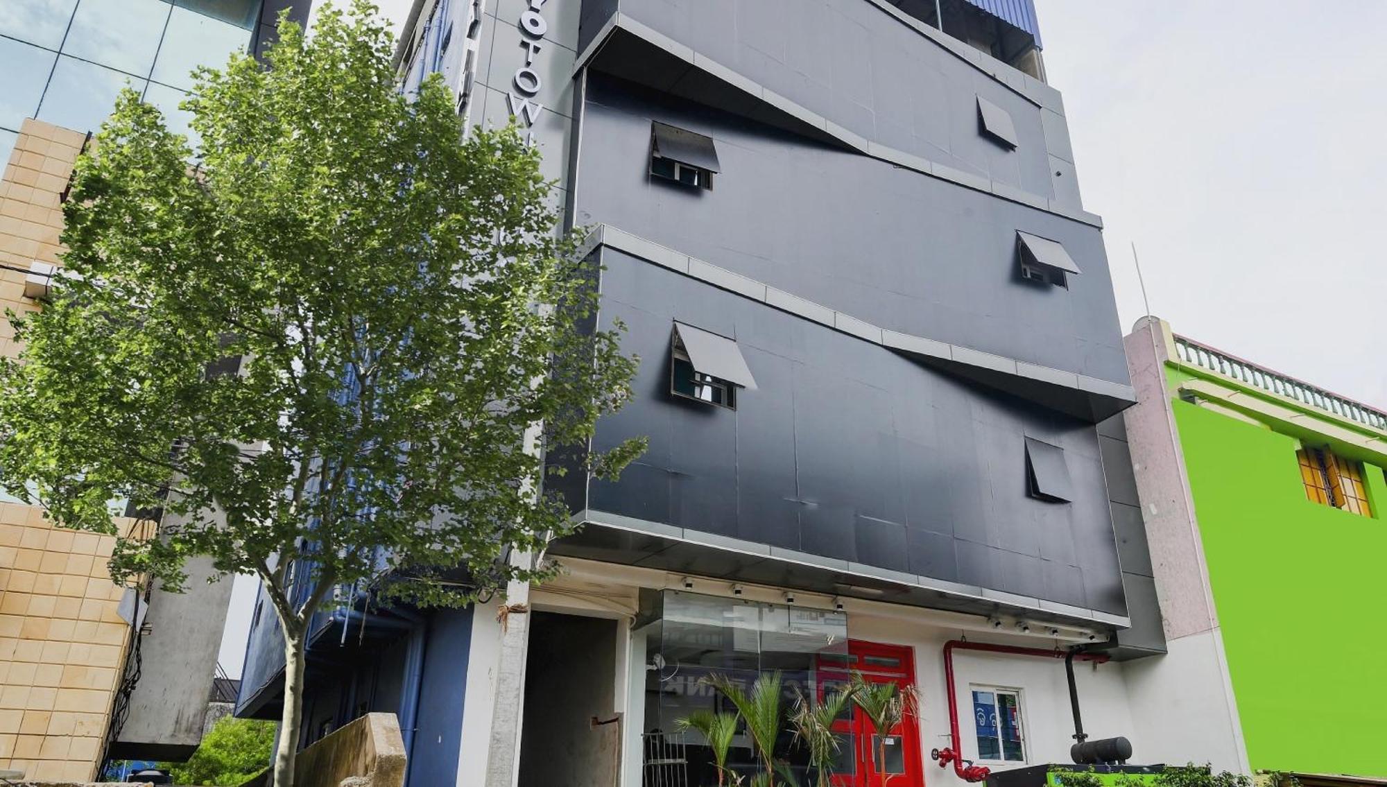 Super Town House Hi5 Aditya International Μπουμπάνεσβαρ Εξωτερικό φωτογραφία