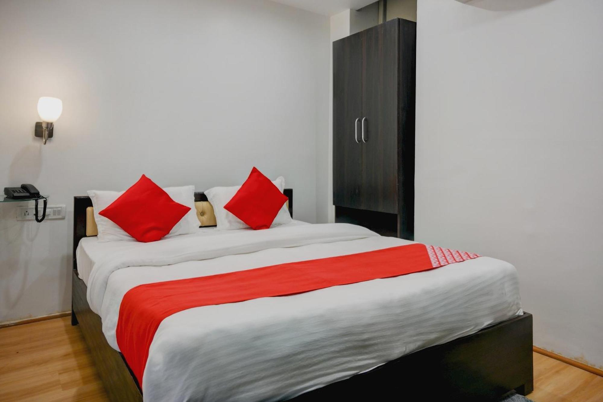 Super Town House Hi5 Aditya International Μπουμπάνεσβαρ Εξωτερικό φωτογραφία