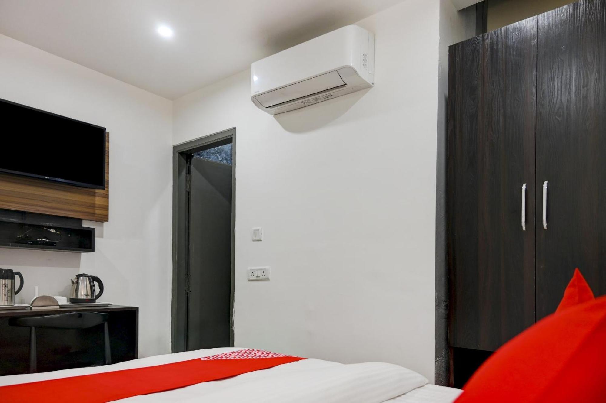 Super Town House Hi5 Aditya International Μπουμπάνεσβαρ Εξωτερικό φωτογραφία