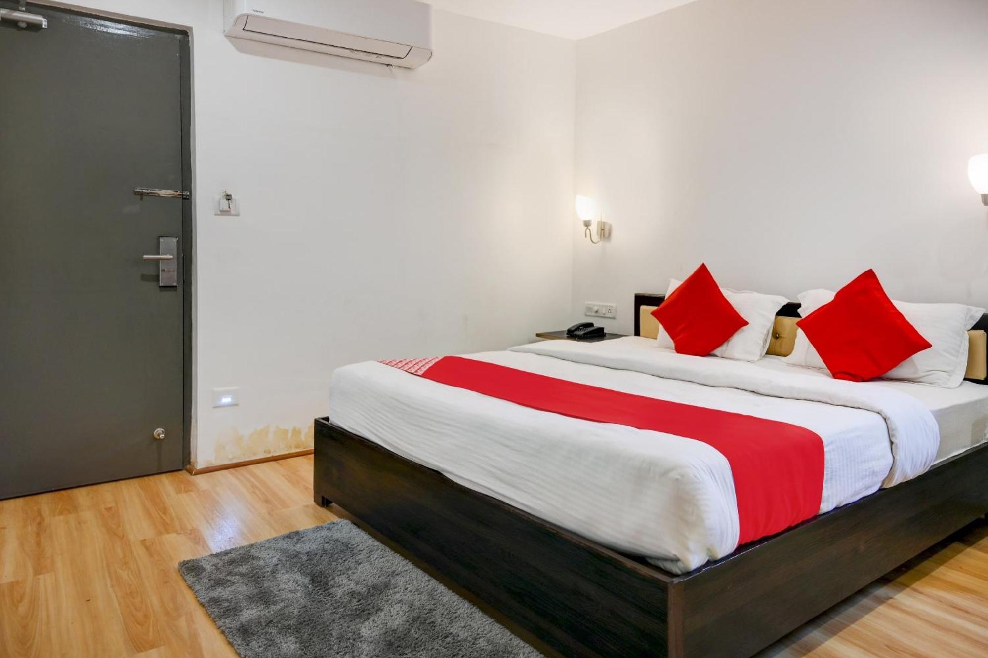 Super Town House Hi5 Aditya International Μπουμπάνεσβαρ Εξωτερικό φωτογραφία