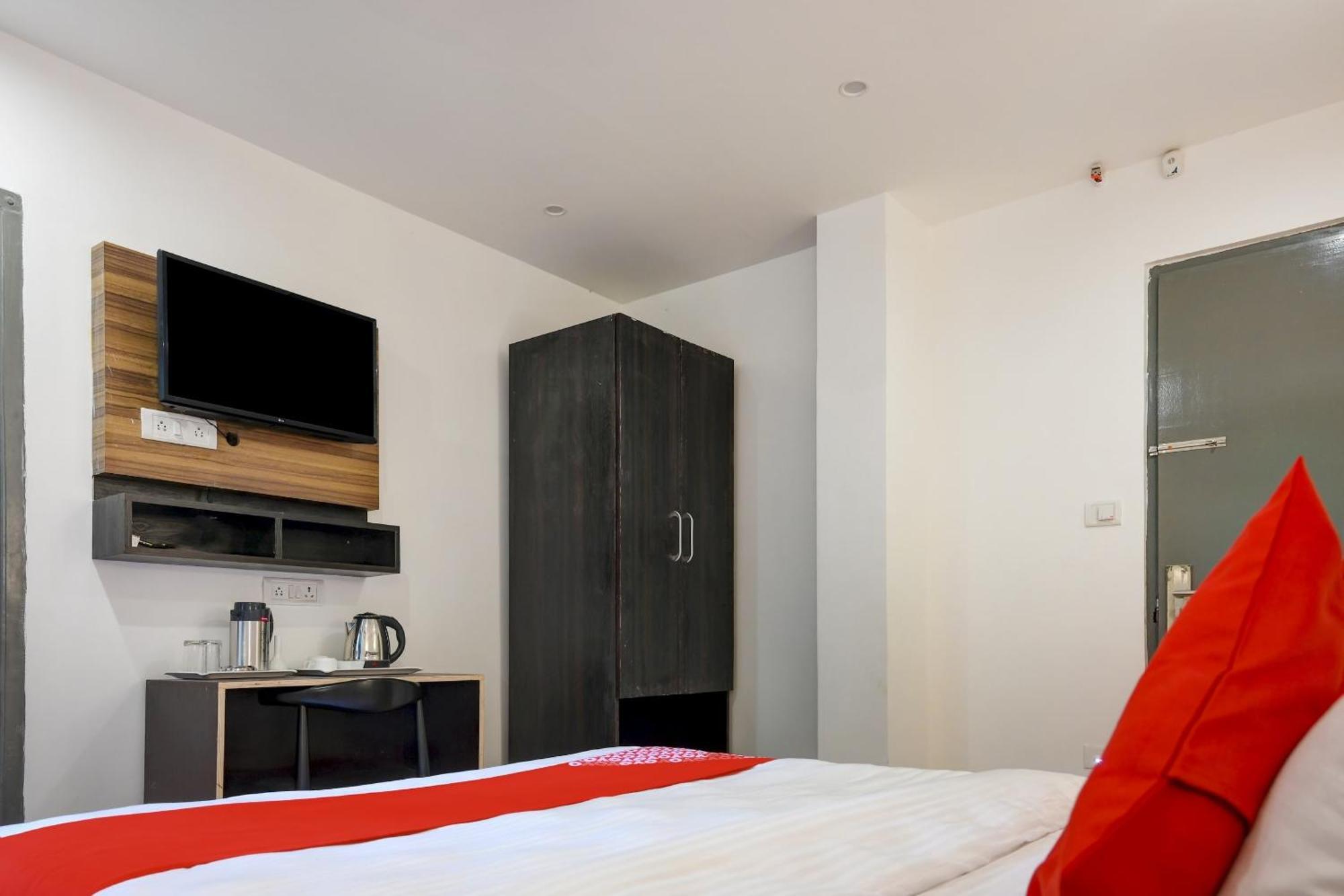 Super Town House Hi5 Aditya International Μπουμπάνεσβαρ Εξωτερικό φωτογραφία