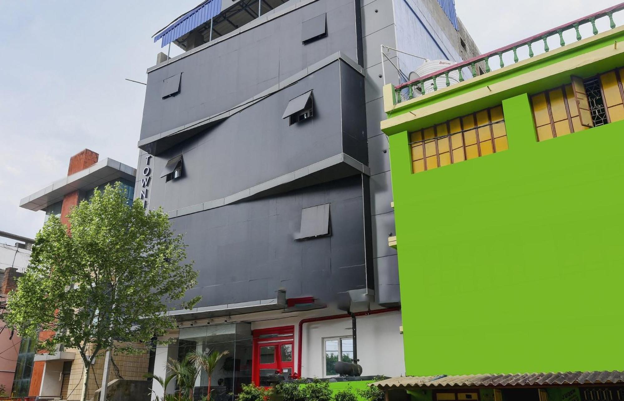 Super Town House Hi5 Aditya International Μπουμπάνεσβαρ Εξωτερικό φωτογραφία